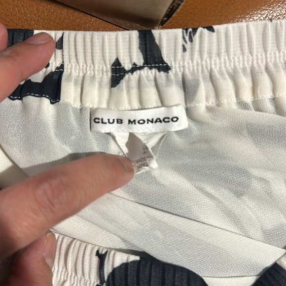 Club Monaco size 0 elastic waisted Navy and white pleated skirt - Picture 4 of 7